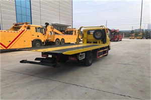 忻府非事故拖车